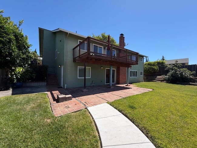Building Photo - Nicely remodeled 1 bedroom Suite, All utilities paid + WiFi