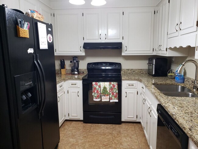 Building Photo - 2372 Orvis St