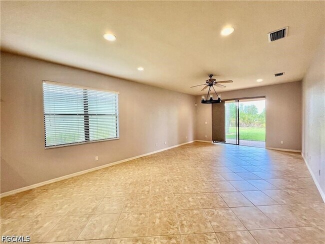 Building Photo - 12074 Country Day Cir