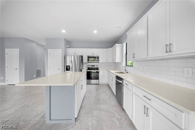 Building Photo - 3685 E Hampton Cir