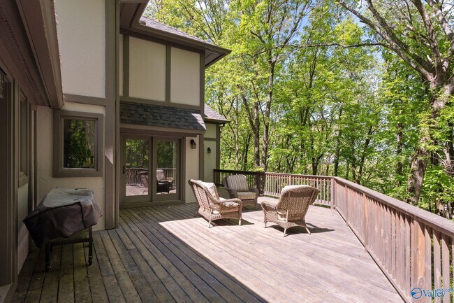 Building Photo - 511 Rainbow Dr