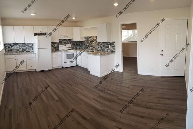 Building Photo - Brand New Midtown 1bed 1 Bath unit ready t...