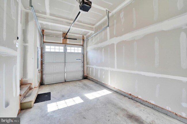 Building Photo - 15 Pratt Ln