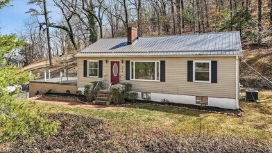 Building Photo - 1718 Clifton Rd