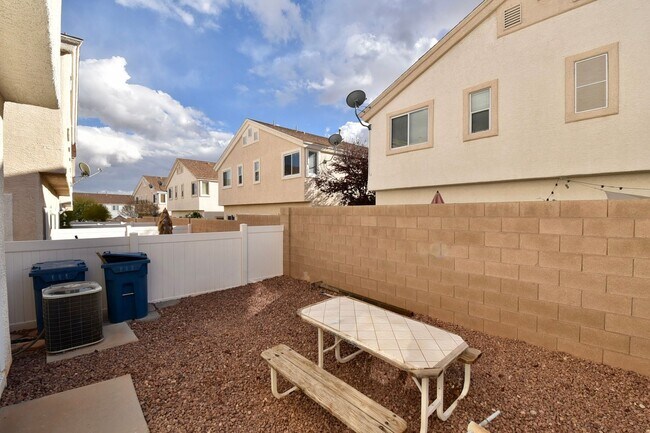 Building Photo - Charming 3-Bedroom, 2.5-Bath Condo with At...