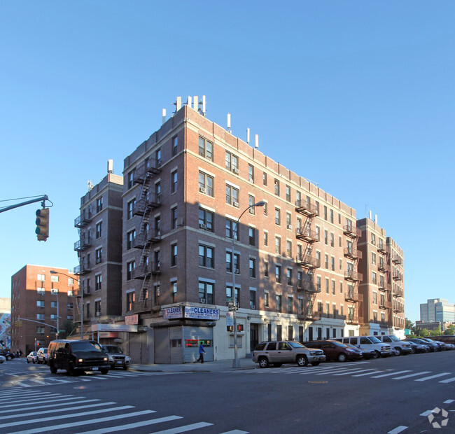 Building - Washington Heights Apartments