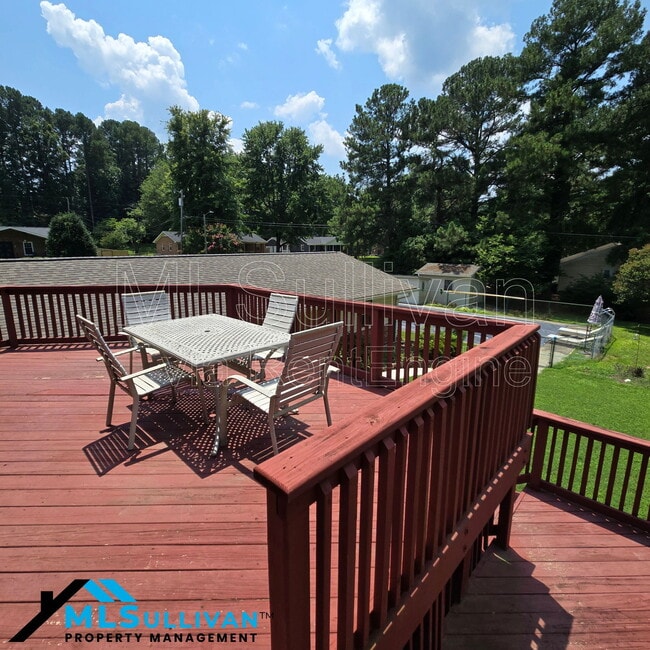 Building Photo - 2601 Cohnwood Dr