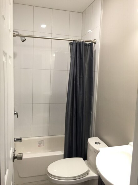 Building Photo - 7212 Clinton Rd