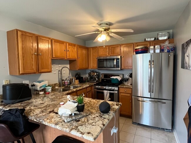 Building Photo - 408 Woodview Cir