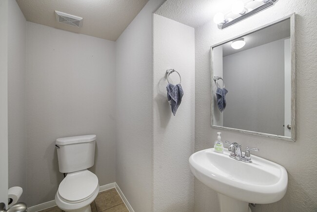 Building Photo - 210 Black Swan Pl