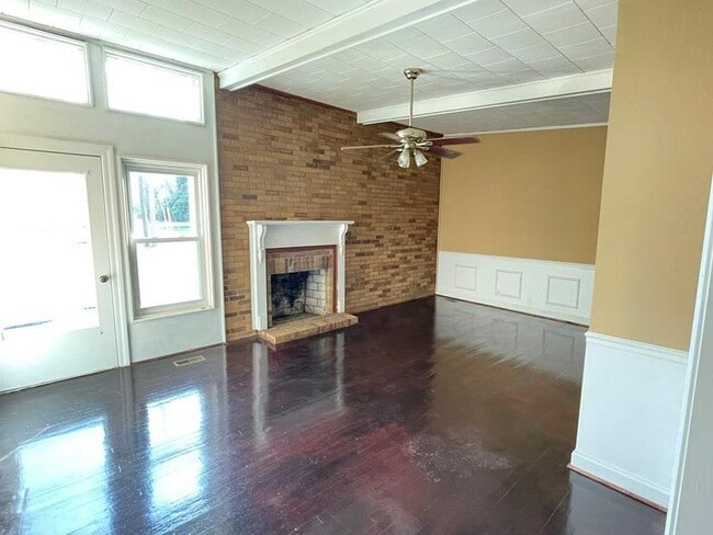 Building Photo - 314 W Station St