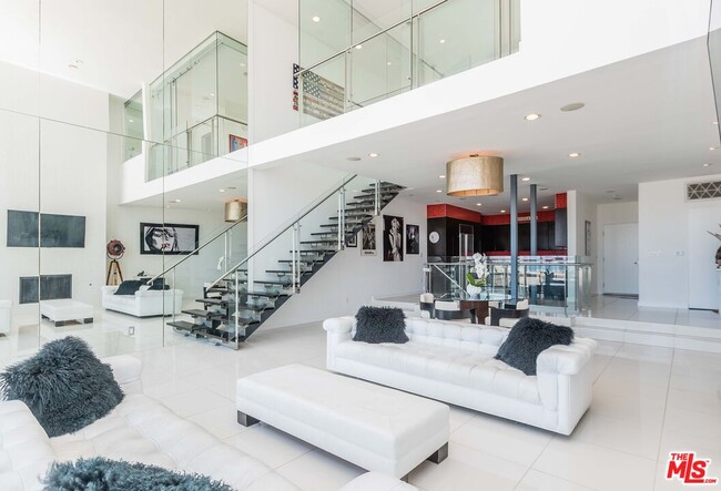 Building Photo - 5205 Ocean Front Walk
