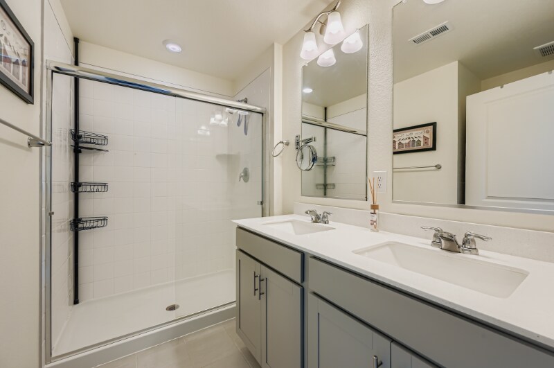 Building Photo - 16270 Mountain Flax Dr