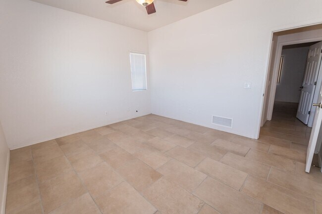 Building Photo - Large Corner Lot Home with 3 Bedrooms, 2 Baths, Central A/C, Washer & Dryer included!