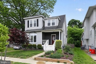 Building Photo - 12 E Albertson Ave