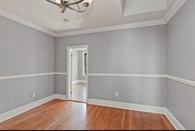 Building Photo - 532 38th St