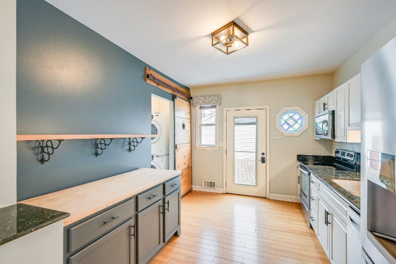 Building Photo - 1090 Michigan Ave