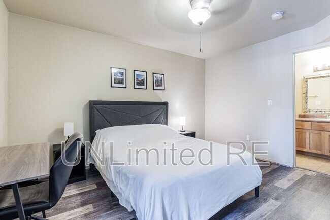 Building Photo - 1385 W University Ave