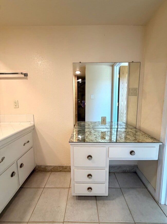 Building Photo - Cozy 2 Bedroom 1.5 Bathroom
