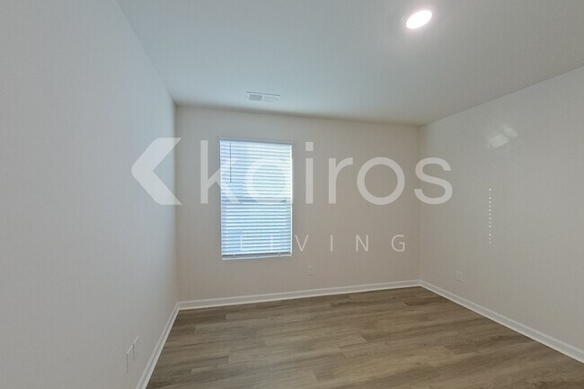Building Photo - 131 Inez Ave
