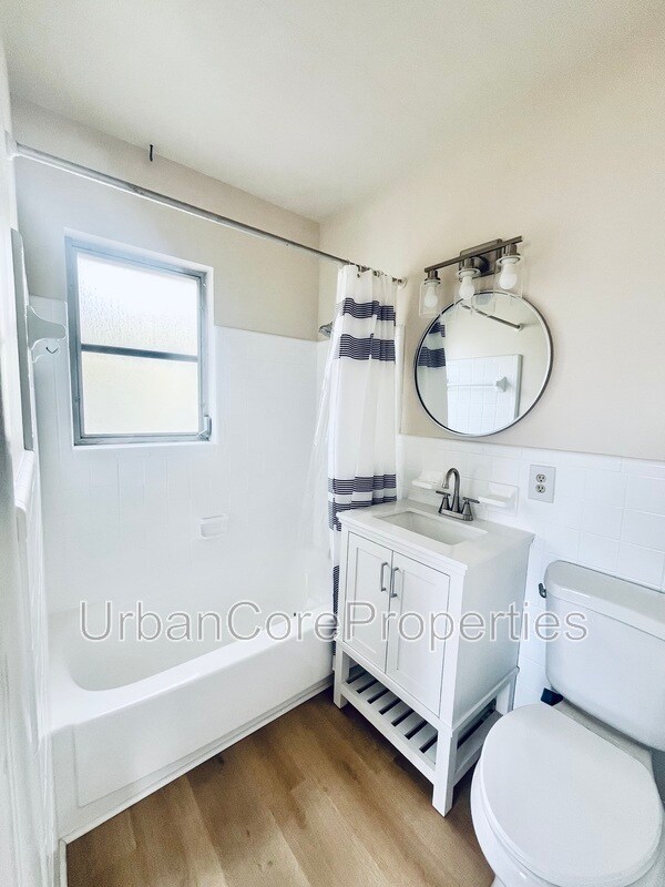 Building Photo - 115 7th Ave N