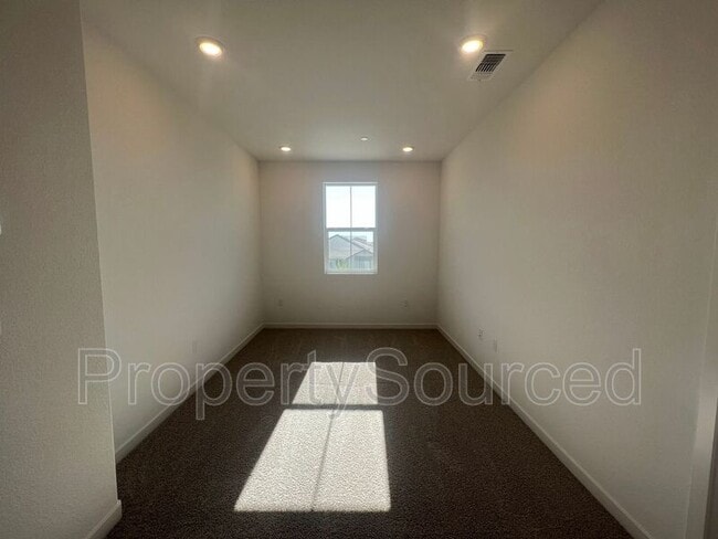 Building Photo - 1029 Pipit St