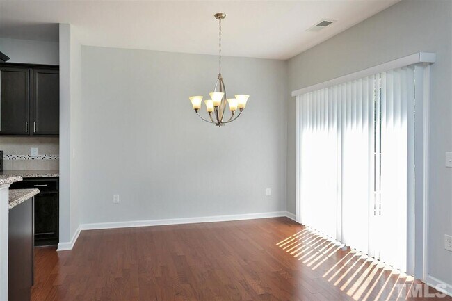 Building Photo - 3 Bedroom 2.5 Bathroom Townhome Home w/ Open Floorplan and a 2 car Garage in the heart of Morrisv...