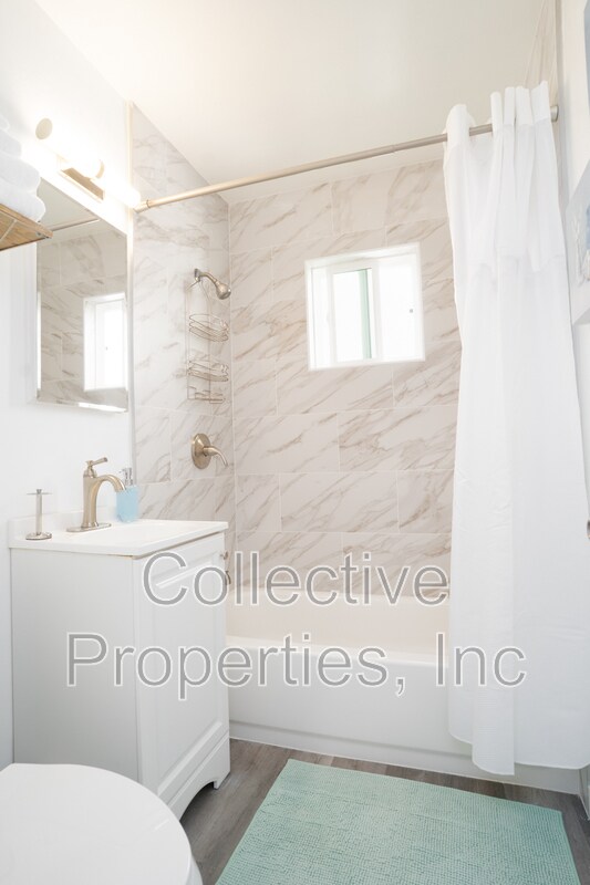 Building Photo - 3122 Cañon Street - B