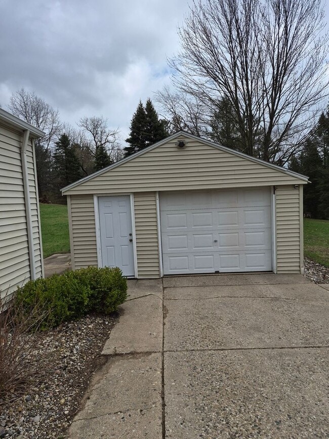 Building Photo - 4636 Wakefield Ave NE