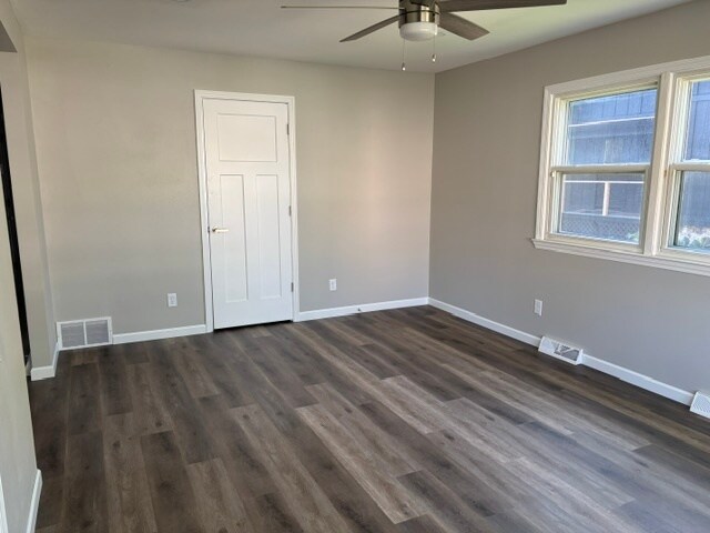 Living room - 863 S Silver Lake St