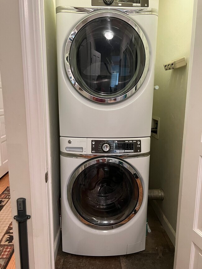 Building Photo - 2209 E Floyd Pl