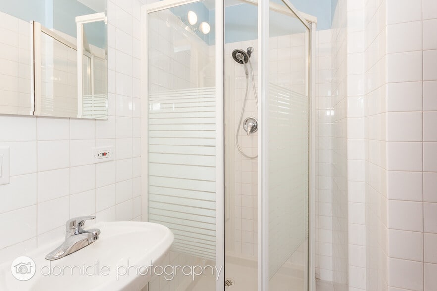 Building Photo - 2204 N Clybourn Ave