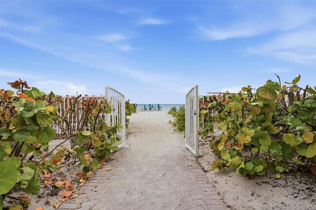 Building Photo - 16500 Collins Ave