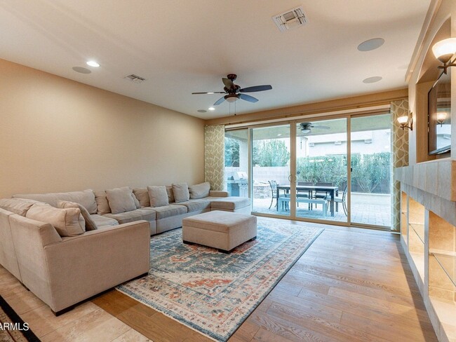 Building Photo - 4 Bedroom Single Family Home in Chandler