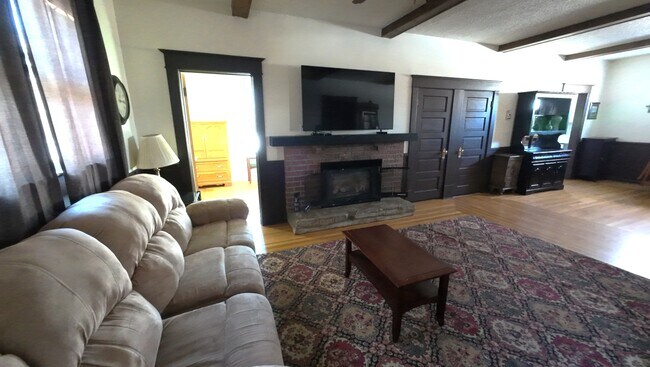 Building Photo - 216 9th Ave N