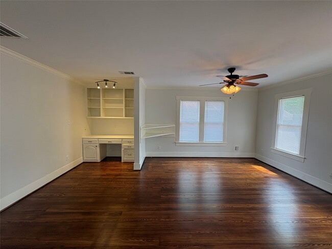 Building Photo - 404 E 29th St