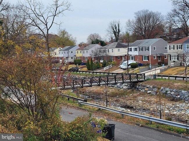 Building Photo - 3313 Moline Rd