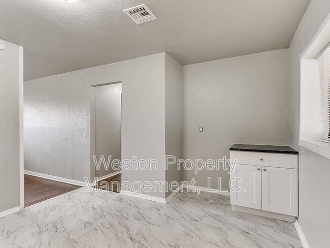 Building Photo - 5721 SE 8th St