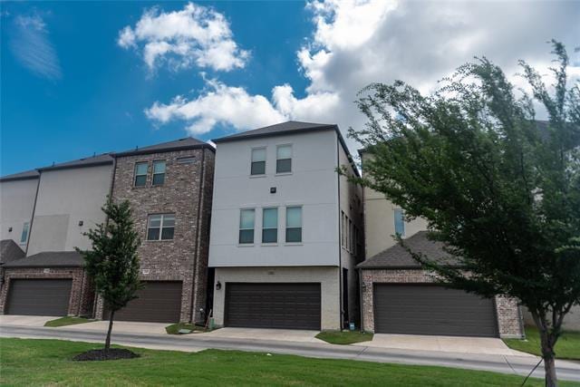 Building Photo - 2216 Palomino St