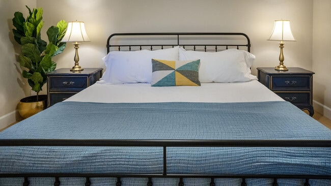 Building Photo - 518 Sunshine Dr