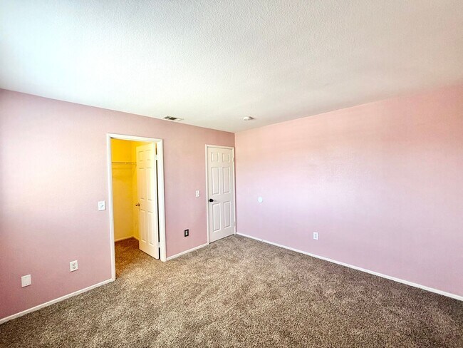 Building Photo - Spacious 5 Bedroom Redhawk Home with LARGE Loft & Backyard in Prime Location
