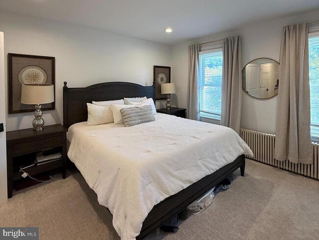 Building Photo - 810 E Elm St