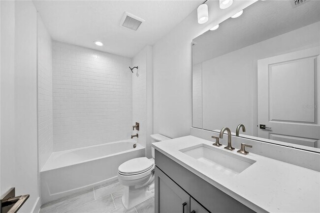 Building Photo - 1856 Crowncrest Dr