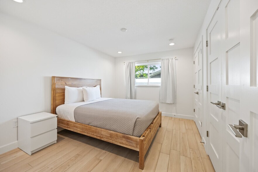 Building Photo - 220 June Dr