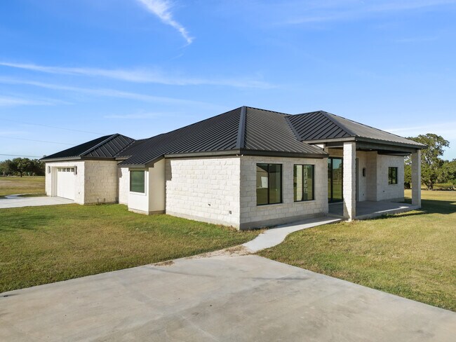 Building Photo - 4558 Hicks Ln