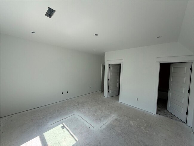 Building Photo - 906 N Sang Ave