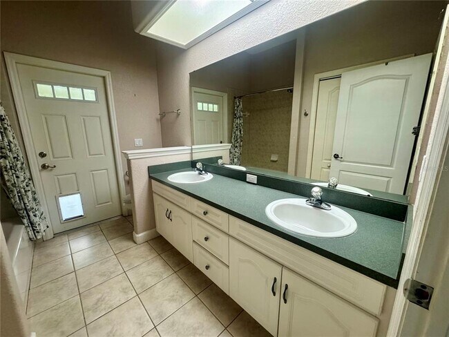 Building Photo - 401 Havenwood Way