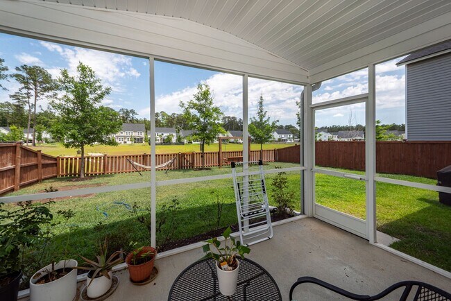 Building Photo - 6 Bedroom 4.5 Bath in Limehouse Village - Summerville