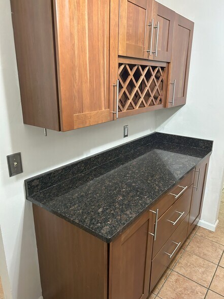 Granite with wine rack - 6521 Cornwall Ct