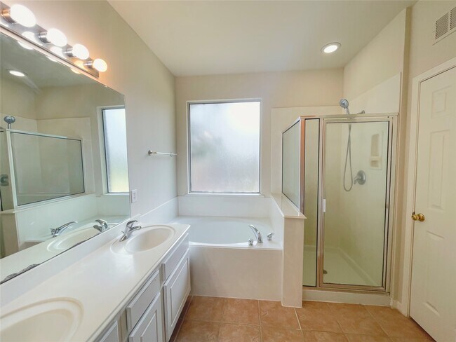 Building Photo - 24511 Saddle Path Ct